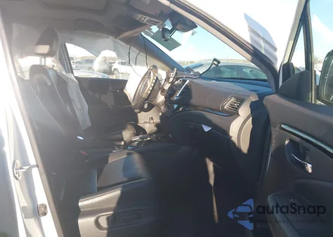 2018 Honda Pilot Touring z USA, uszkodzony, nr VIN 5FNYF6H90JB029797